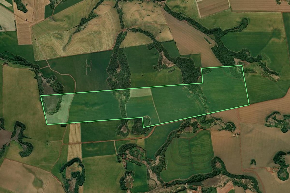 Imagem de satélite do imóvel rural em Santa Cecília do Pavão (PR), com o contorno declarado no CAR desenhado por cima.