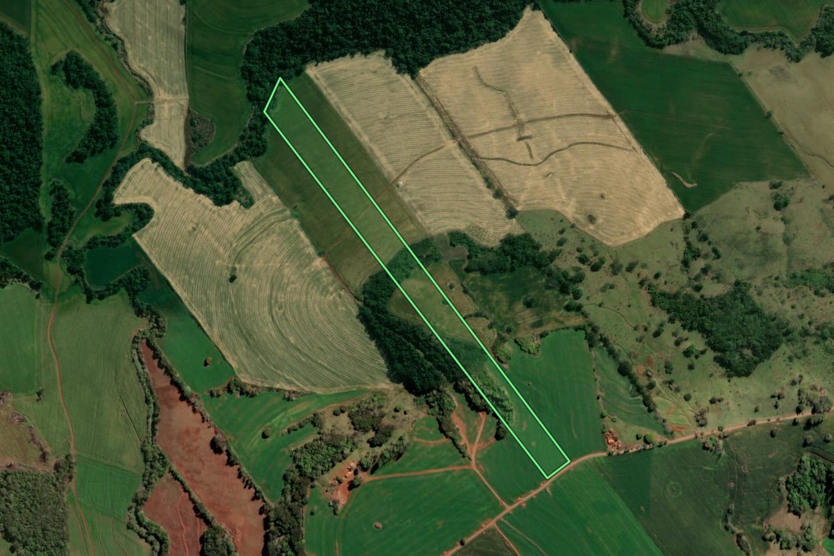 Imagem de satélite do imóvel rural em Santa Cecília do Pavão (PR), com o contorno declarado no CAR desenhado por cima.