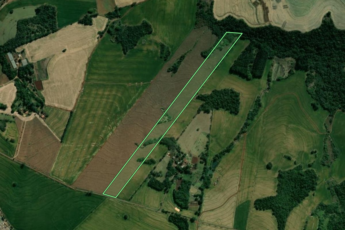 Imagem de satélite do imóvel rural em Santa Cecília do Pavão (PR), com o contorno declarado no CAR desenhado por cima.