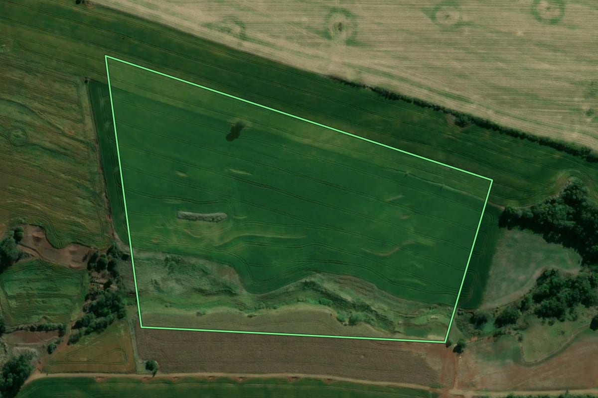 Imagem de satélite do imóvel rural em Santa Cecília do Pavão (PR), com o contorno declarado no CAR desenhado por cima.