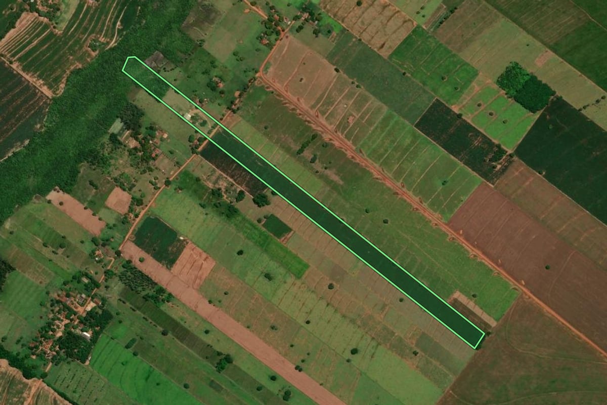 Imagem de satélite do imóvel rural em Santa Cruz de Monte Castelo (PR), com o contorno declarado no CAR desenhado por cima.