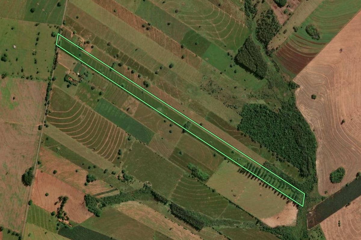 Imagem de satélite do imóvel rural em Santa Cruz de Monte Castelo (PR), com o contorno declarado no CAR desenhado por cima.