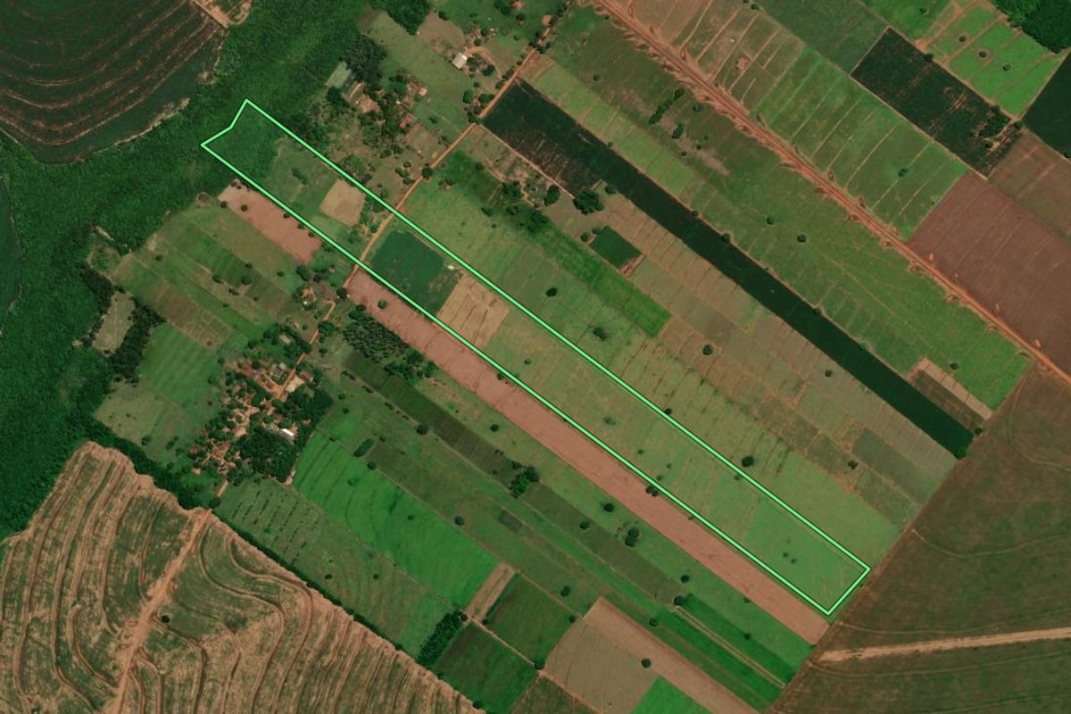 Imagem de satélite do imóvel rural em Santa Cruz de Monte Castelo (PR), com o contorno declarado no CAR desenhado por cima.