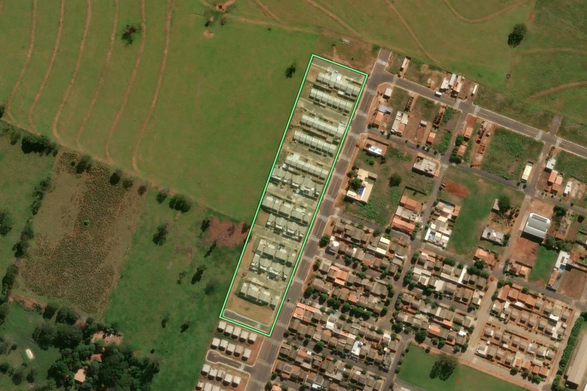 Imagem de satélite do imóvel rural em Santa Cruz de Monte Castelo (PR), com o contorno declarado no CAR desenhado por cima.
