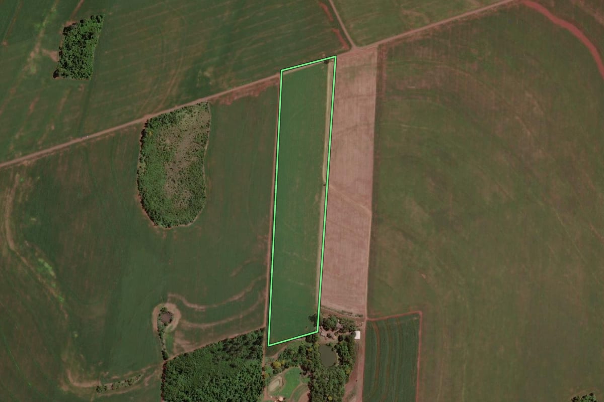 Imagem de satélite do imóvel rural em Santa Helena (PR), com o contorno declarado no CAR desenhado por cima.