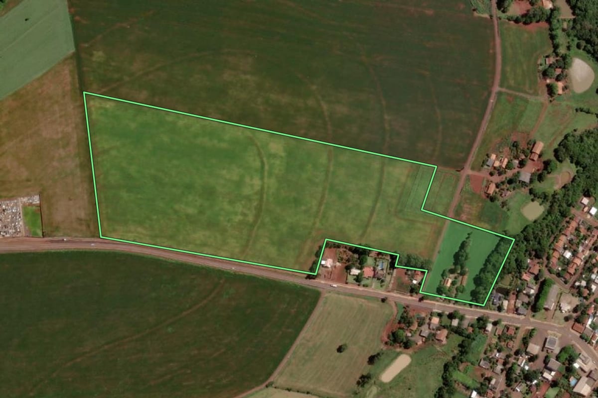Imagem de satélite do imóvel rural em Santa Helena (PR), com o contorno declarado no CAR desenhado por cima.