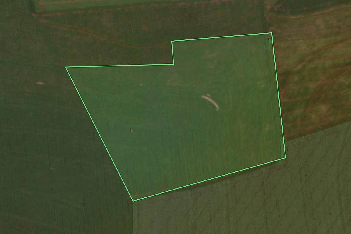 Imagem de satélite do imóvel rural em Santa Helena (PR), com o contorno declarado no CAR desenhado por cima.