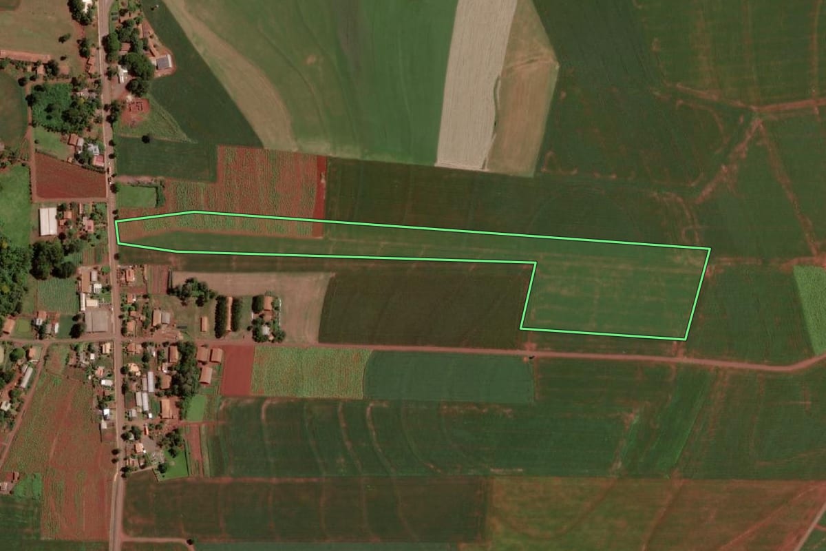Imagem de satélite do imóvel rural em Santa Helena (PR), com o contorno declarado no CAR desenhado por cima.