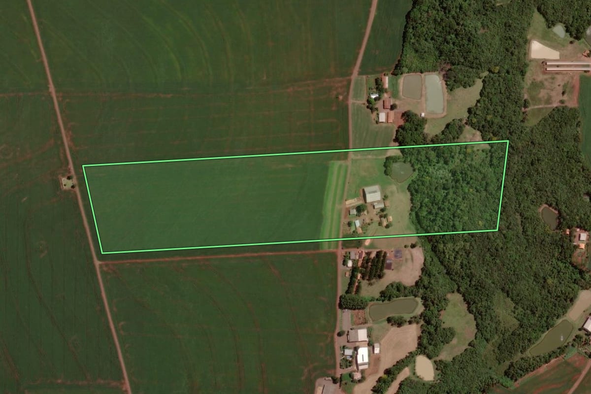 Imagem de satélite do imóvel rural em Santa Helena (PR), com o contorno declarado no CAR desenhado por cima.