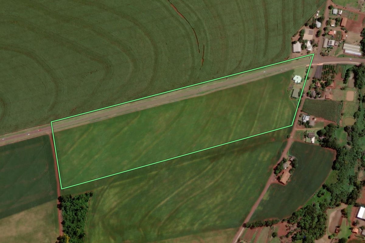 Imagem de satélite do imóvel rural em Santa Helena (PR), com o contorno declarado no CAR desenhado por cima.