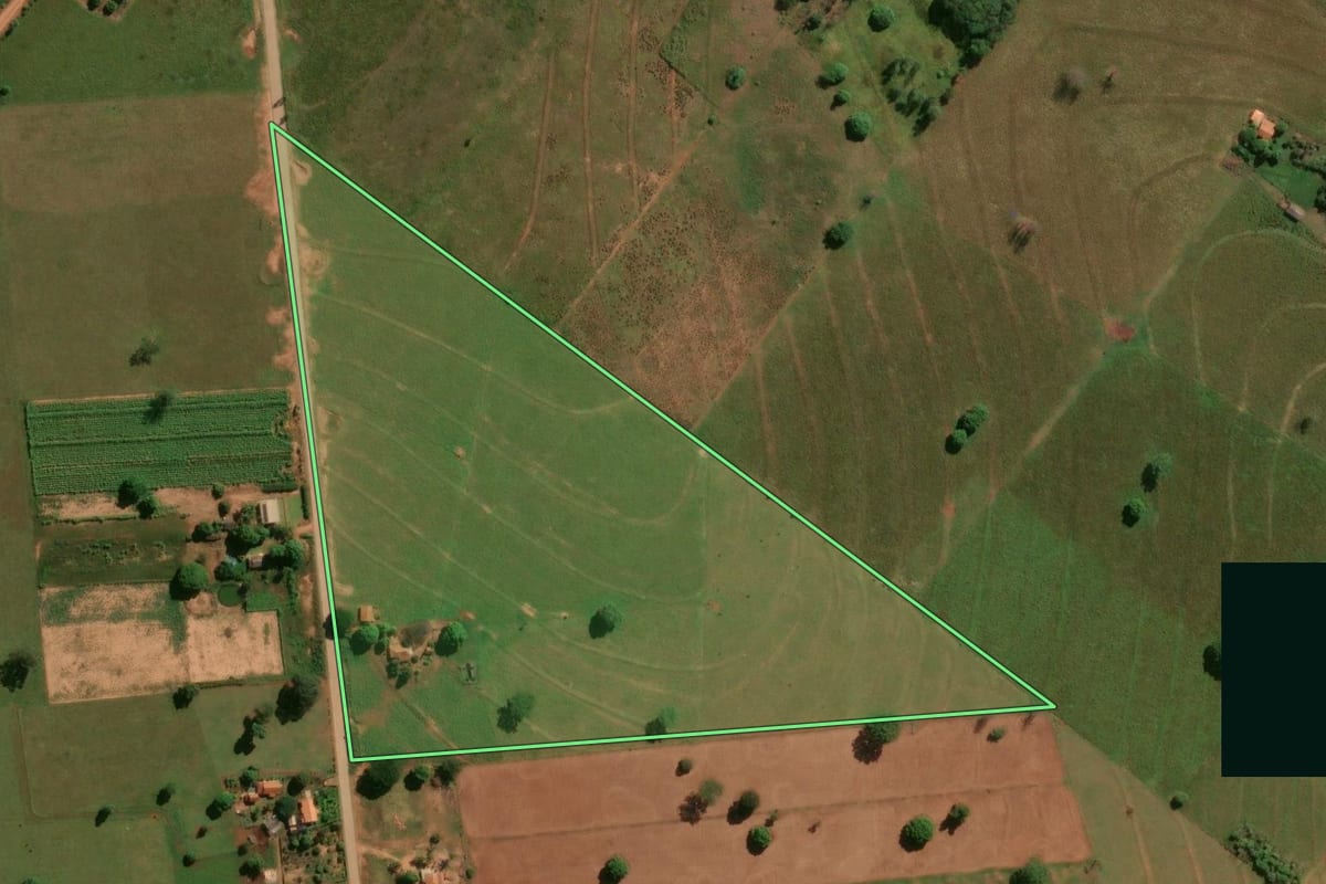 Imagem de satélite do imóvel rural em Santa Isabel do Ivaí (PR), com o contorno declarado no CAR desenhado por cima.