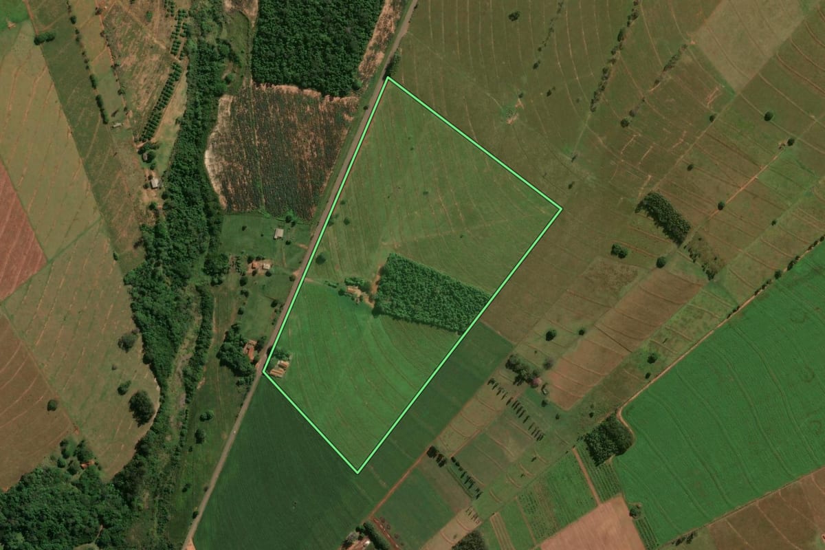 Imagem de satélite do imóvel rural em Santa Isabel do Ivaí (PR), com o contorno declarado no CAR desenhado por cima.