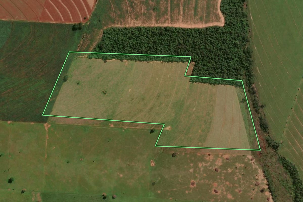 Imagem de satélite do imóvel rural em Santa Isabel do Ivaí (PR), com o contorno declarado no CAR desenhado por cima.
