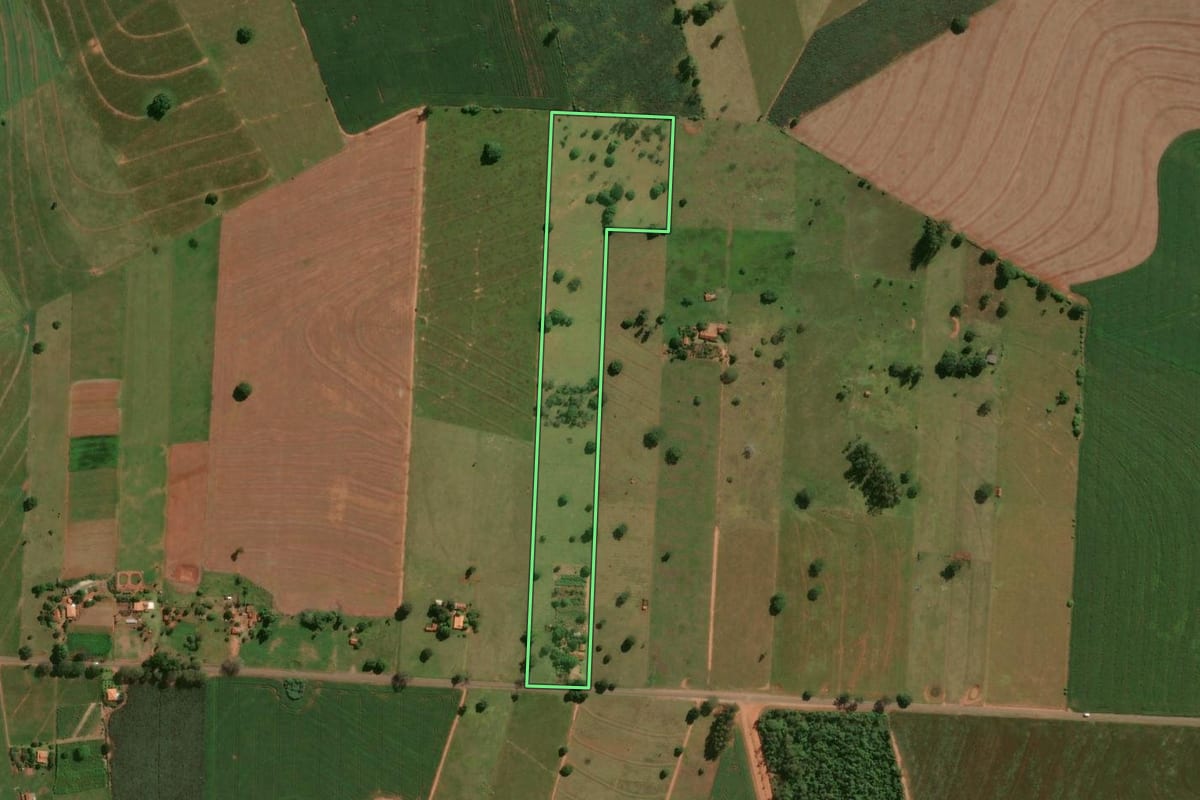 Imagem de satélite do imóvel rural em Santa Isabel do Ivaí (PR), com o contorno declarado no CAR desenhado por cima.