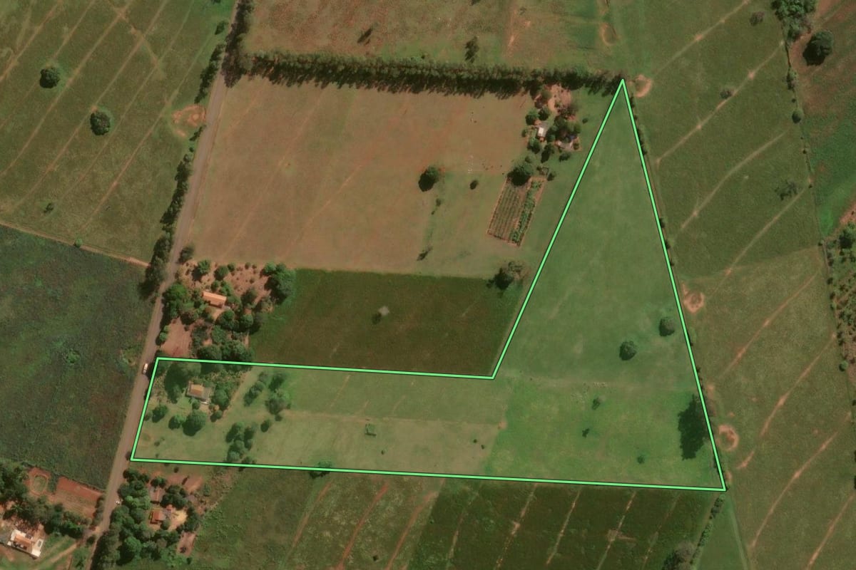 Imagem de satélite do imóvel rural em Santa Isabel do Ivaí (PR), com o contorno declarado no CAR desenhado por cima.