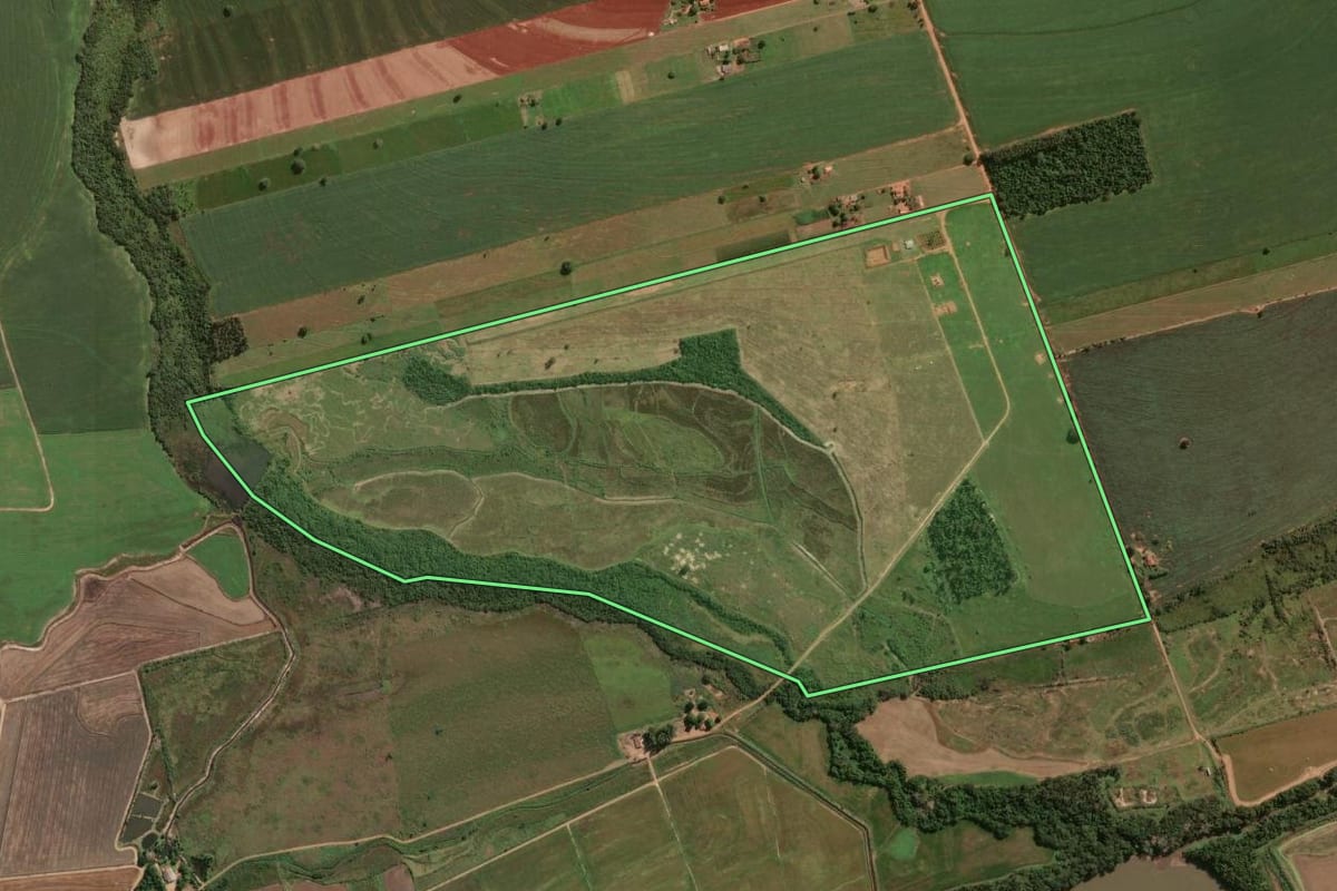 Imagem de satélite do imóvel rural em Santa Isabel do Ivaí (PR), com o contorno declarado no CAR desenhado por cima.