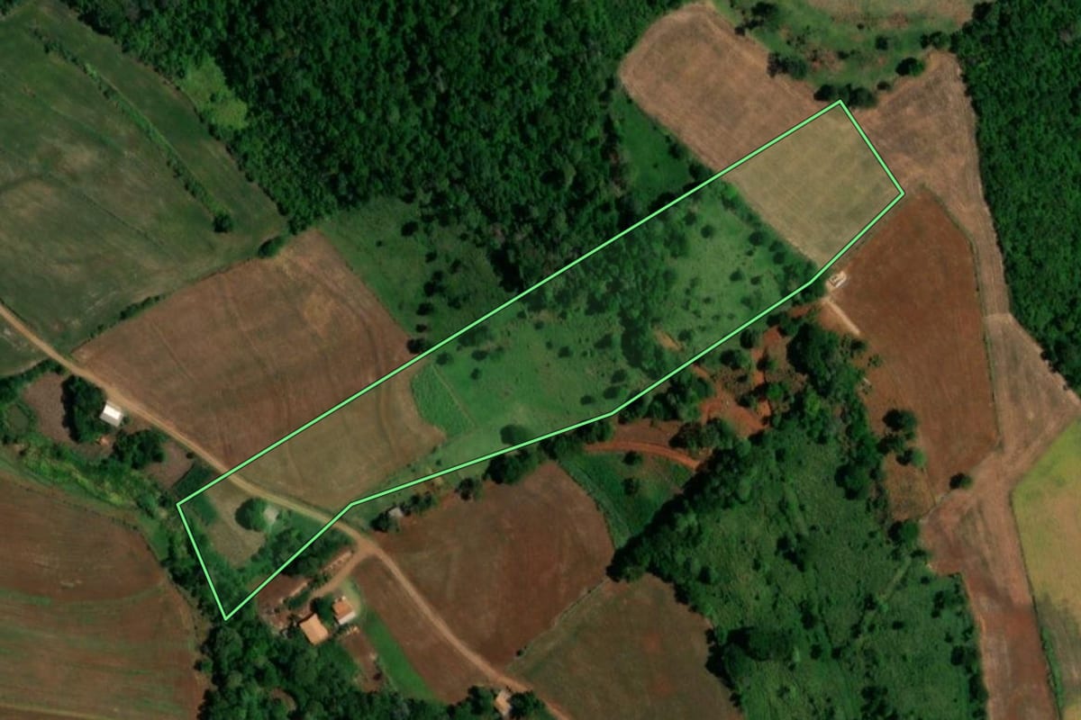 Imagem de satélite do imóvel rural em Santa Izabel do Oeste (PR), com o contorno declarado no CAR desenhado por cima.