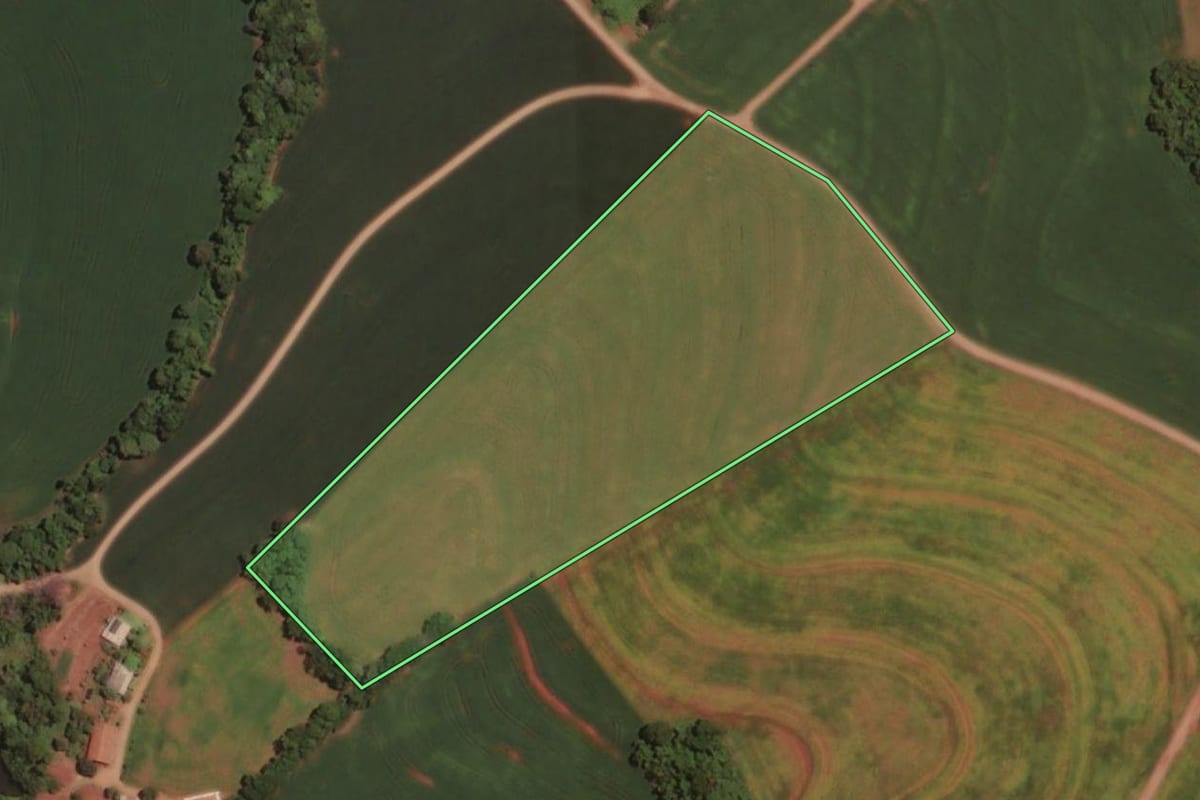 Imagem de satélite do imóvel rural em Santa Izabel do Oeste (PR), com o contorno declarado no CAR desenhado por cima.