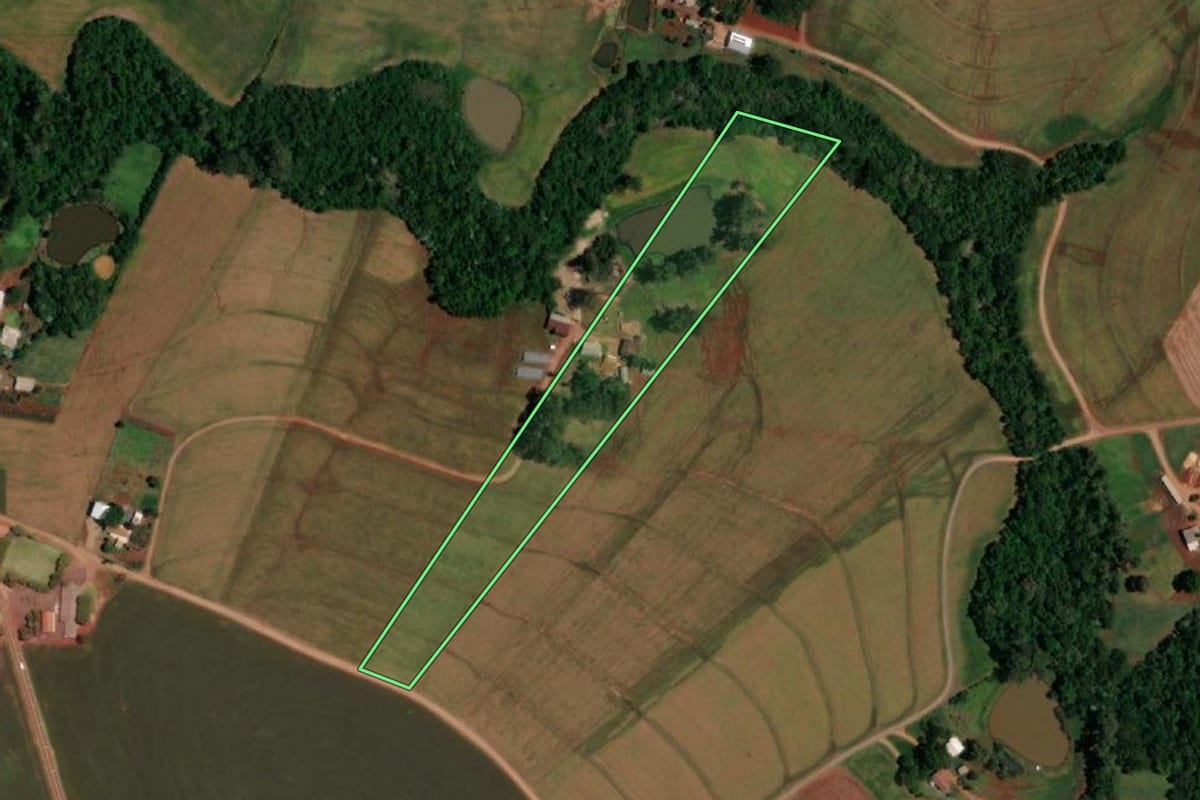Imagem de satélite do imóvel rural em Santa Izabel do Oeste (PR), com o contorno declarado no CAR desenhado por cima.