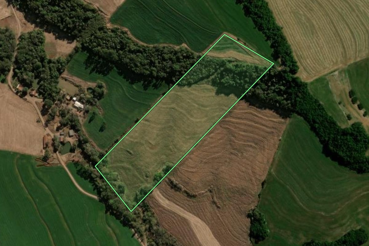 Imagem de satélite do imóvel rural em Santa Izabel do Oeste (PR), com o contorno declarado no CAR desenhado por cima.