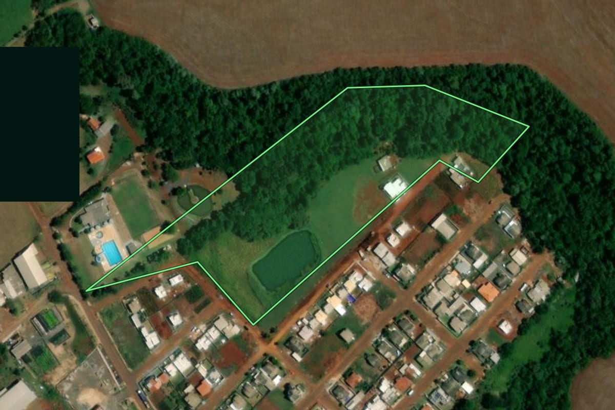 Imagem de satélite do imóvel rural em Santa Izabel do Oeste (PR), com o contorno declarado no CAR desenhado por cima.