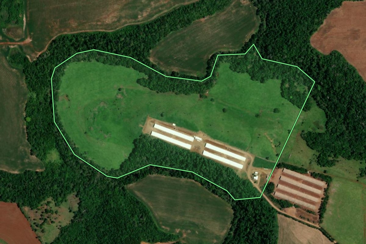 Imagem de satélite do imóvel rural em Santa Izabel do Oeste (PR), com o contorno declarado no CAR desenhado por cima.
