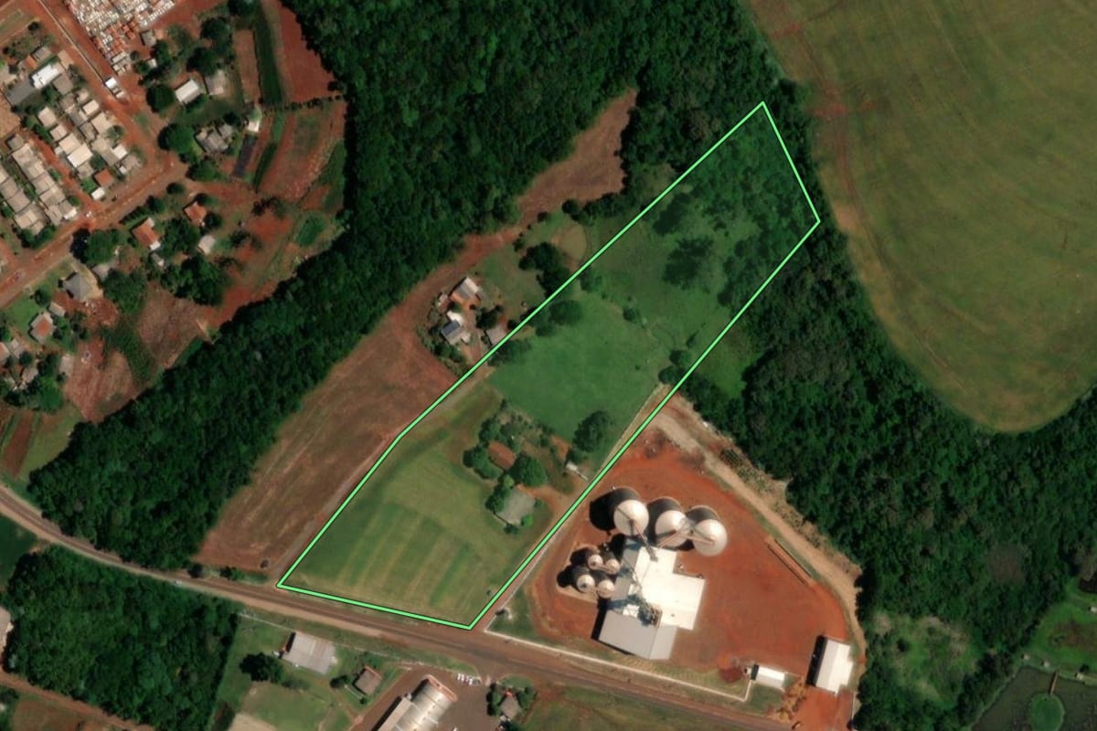Imagem de satélite do imóvel rural em Santa Izabel do Oeste (PR), com o contorno declarado no CAR desenhado por cima.