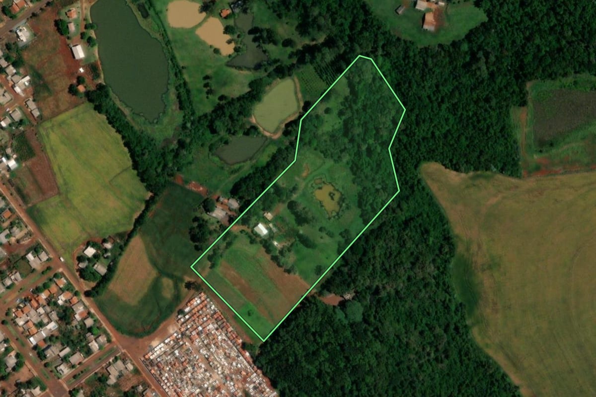 Imagem de satélite do imóvel rural em Santa Izabel do Oeste (PR), com o contorno declarado no CAR desenhado por cima.