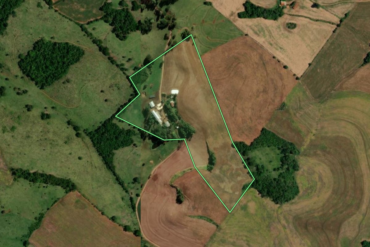 Imagem de satélite do imóvel rural em Santa Izabel do Oeste (PR), com o contorno declarado no CAR desenhado por cima.