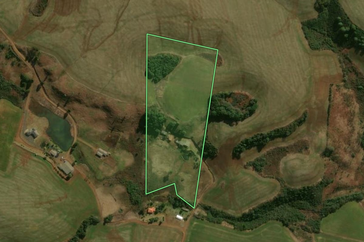 Imagem de satélite do imóvel rural em Santa Maria do Oeste (PR), com o contorno declarado no CAR desenhado por cima.