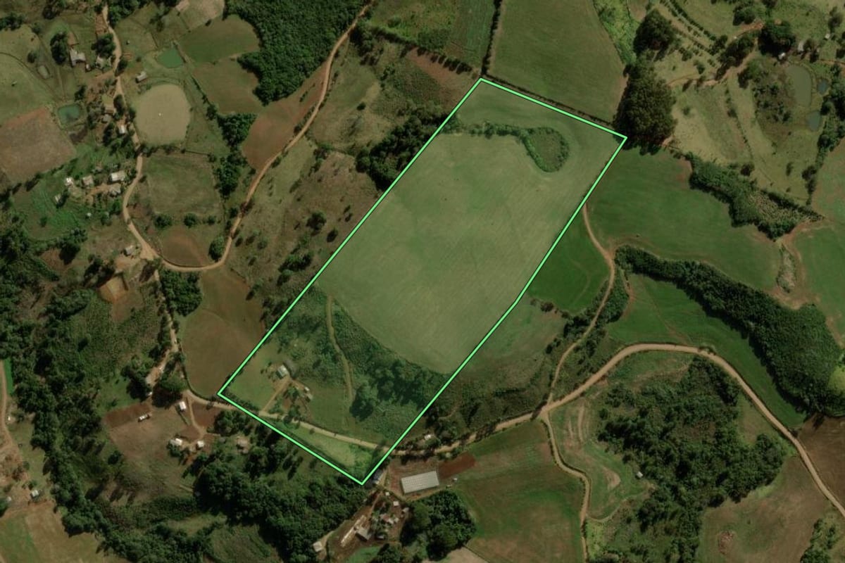 Imagem de satélite do imóvel rural em Santa Maria do Oeste (PR), com o contorno declarado no CAR desenhado por cima.