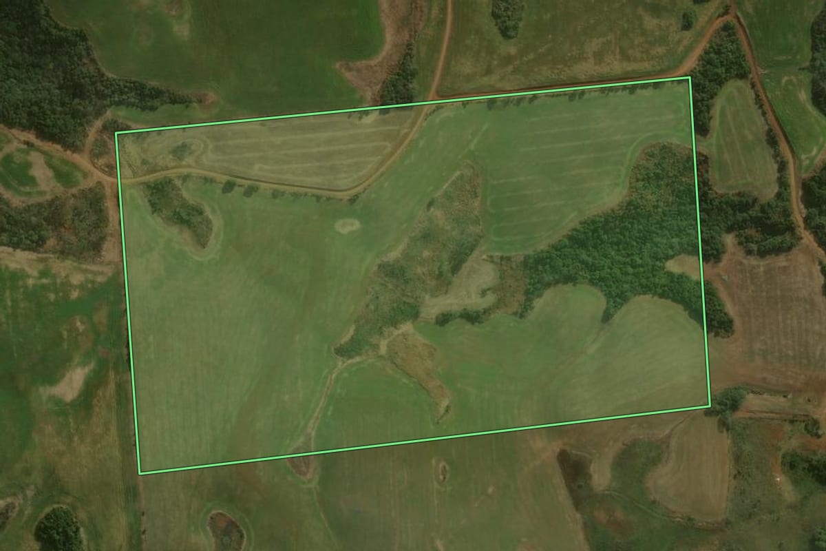 Imagem de satélite do imóvel rural em Boa Ventura de São Roque (PR), com o contorno declarado no CAR desenhado por cima.