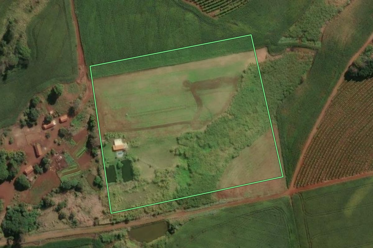 Imagem de satélite do imóvel rural em Santa Mariana (PR), com o contorno declarado no CAR desenhado por cima.