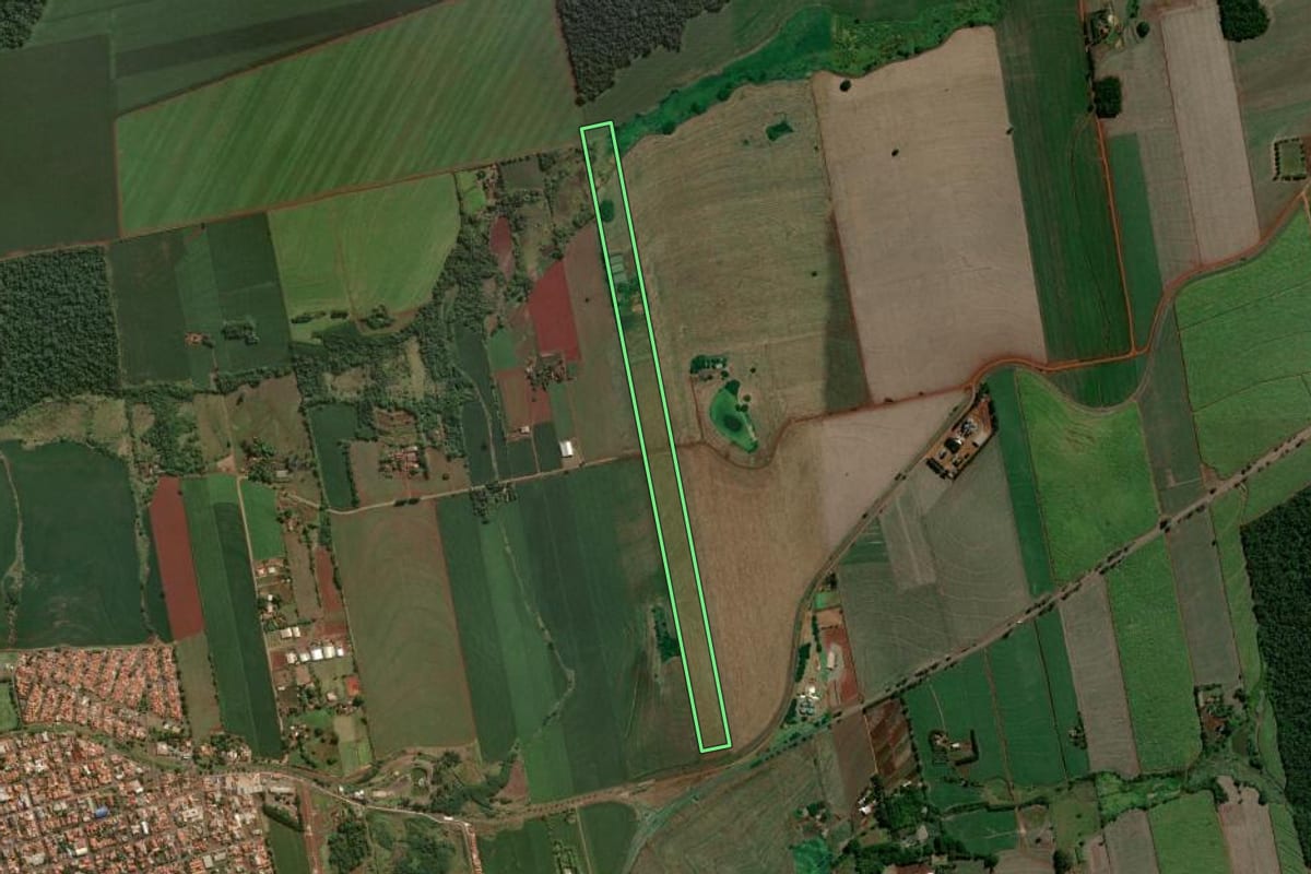 Imagem de satélite do imóvel rural em Santa Mariana (PR), com o contorno declarado no CAR desenhado por cima.