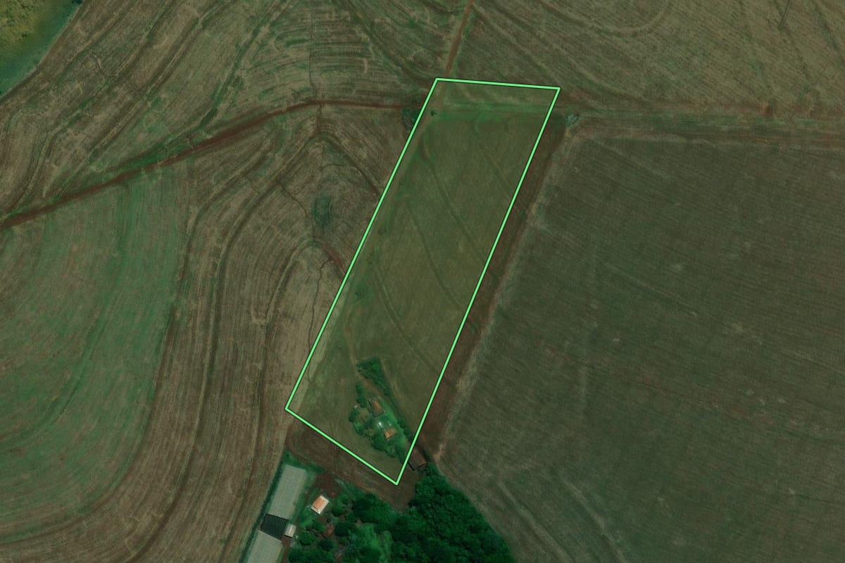 Imagem de satélite do imóvel rural em Santa Mariana (PR), com o contorno declarado no CAR desenhado por cima.