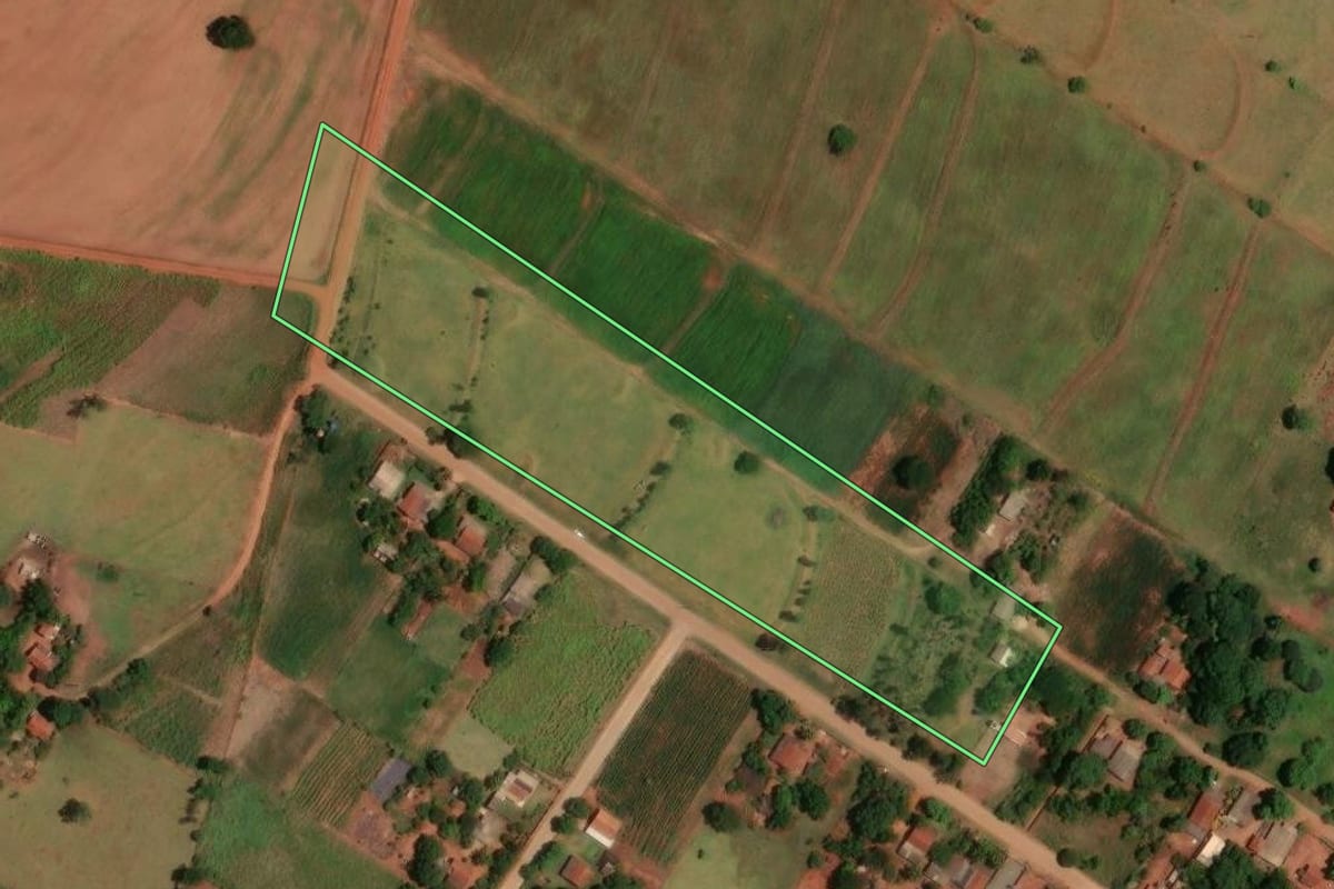 Imagem de satélite do imóvel rural em Santa Mônica (PR), com o contorno declarado no CAR desenhado por cima.