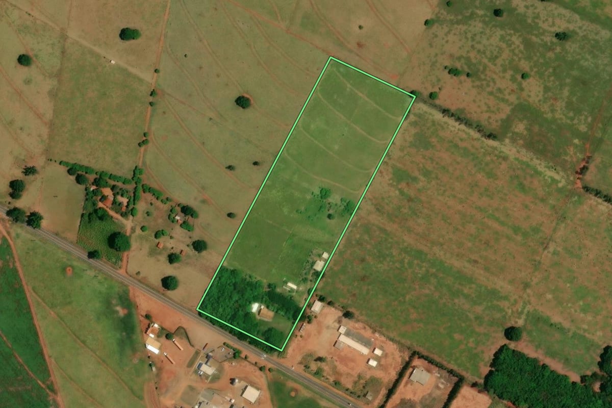 Imagem de satélite do imóvel rural em Santa Mônica (PR), com o contorno declarado no CAR desenhado por cima.