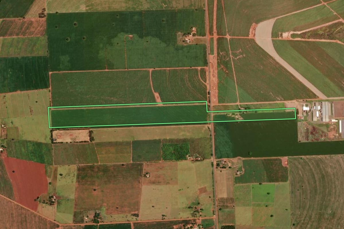 Imagem de satélite do imóvel rural em Santa Mônica (PR), com o contorno declarado no CAR desenhado por cima.