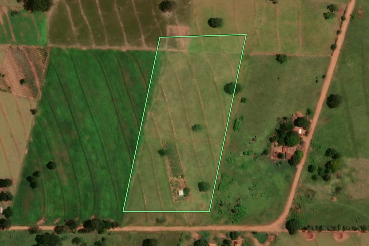 Imagem de satélite do imóvel rural em Santa Mônica (PR), com o contorno declarado no CAR desenhado por cima.
