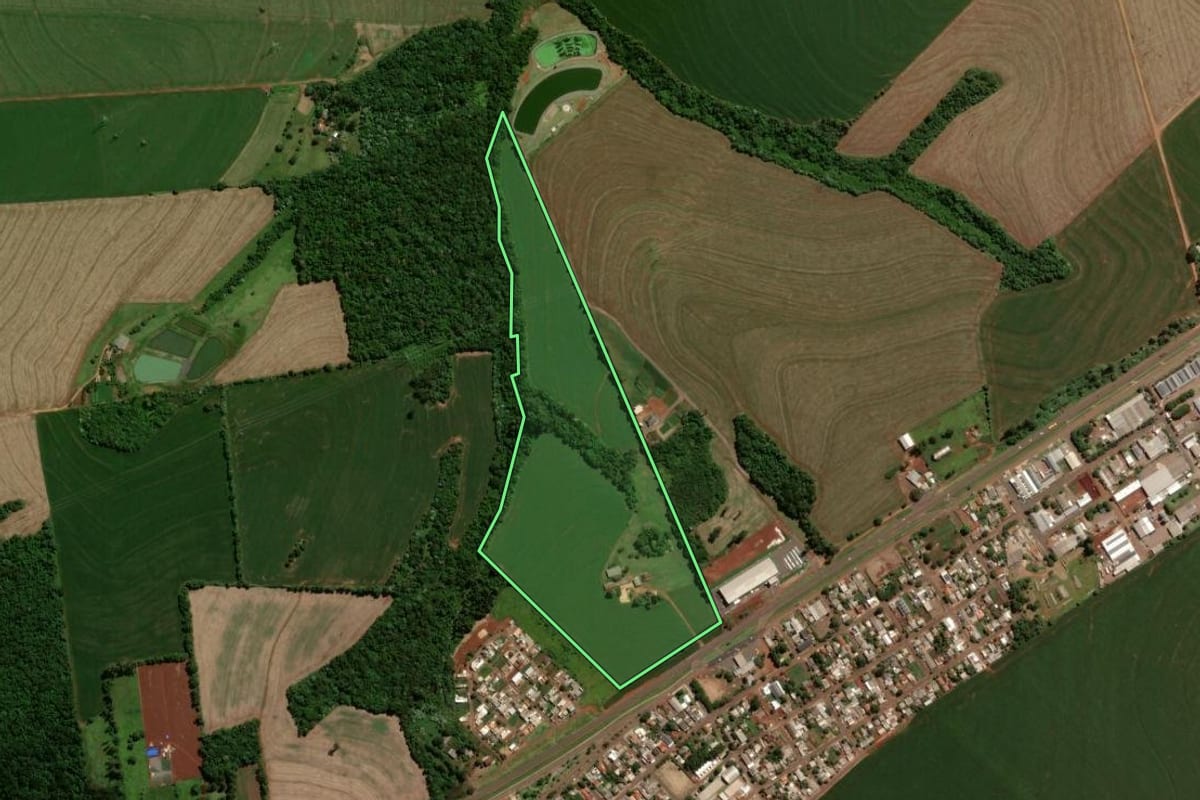 Imagem de satélite do imóvel rural em Santa Tereza do Oeste (PR), com o contorno declarado no CAR desenhado por cima.