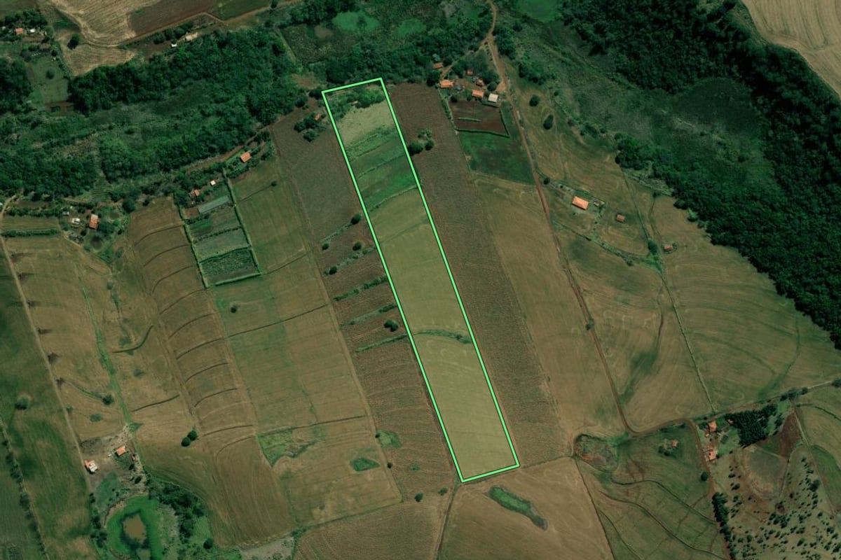 Imagem de satélite do imóvel rural em Santo Antônio da Platina (PR), com o contorno declarado no CAR desenhado por cima.