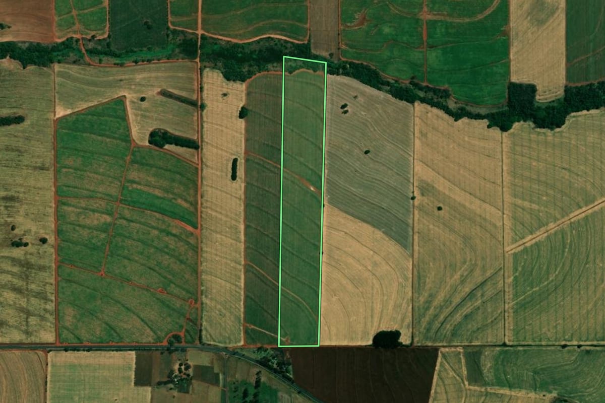 Imagem de satélite do imóvel rural em Santo Inácio (PR), com o contorno declarado no CAR desenhado por cima.