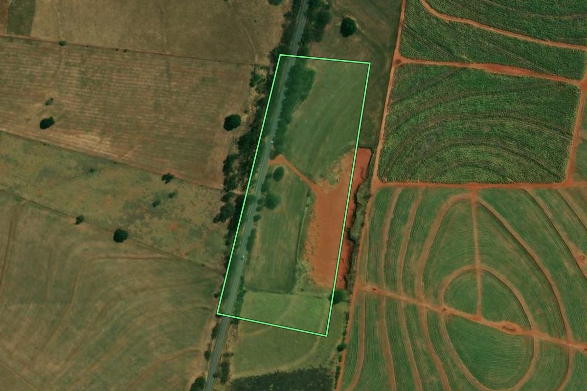 Imagem de satélite do imóvel rural em Santo Inácio (PR), com o contorno declarado no CAR desenhado por cima.