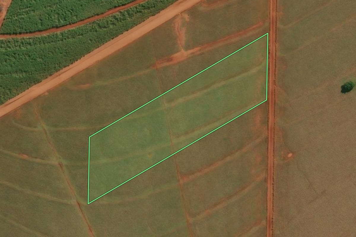 Imagem de satélite do imóvel rural em Santo Inácio (PR), com o contorno declarado no CAR desenhado por cima.