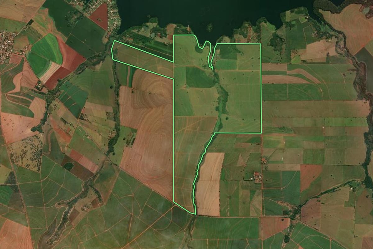 Imagem de satélite do imóvel rural em Santo Inácio (PR), com o contorno declarado no CAR desenhado por cima.