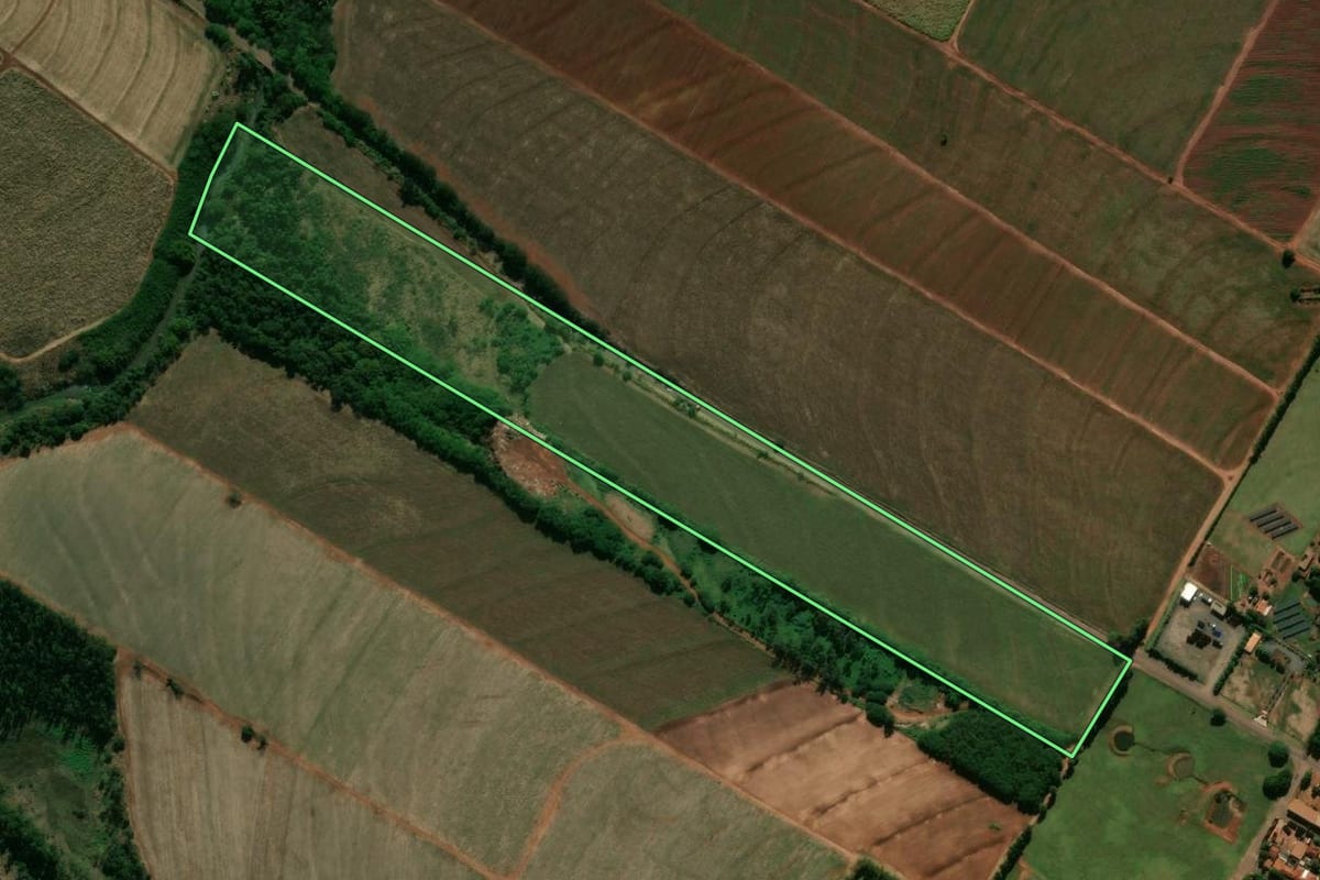 Imagem de satélite do imóvel rural em São Carlos do Ivaí (PR), com o contorno declarado no CAR desenhado por cima.