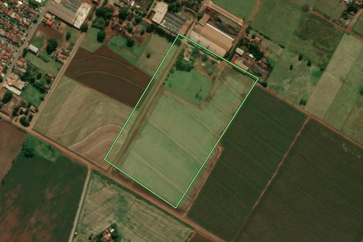 Imagem de satélite do imóvel rural em São Carlos do Ivaí (PR), com o contorno declarado no CAR desenhado por cima.