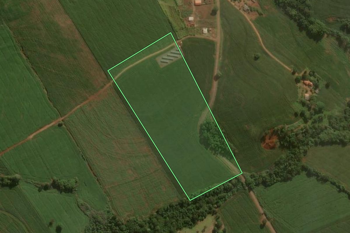 Imagem de satélite do imóvel rural em São João do Ivaí (PR), com o contorno declarado no CAR desenhado por cima.