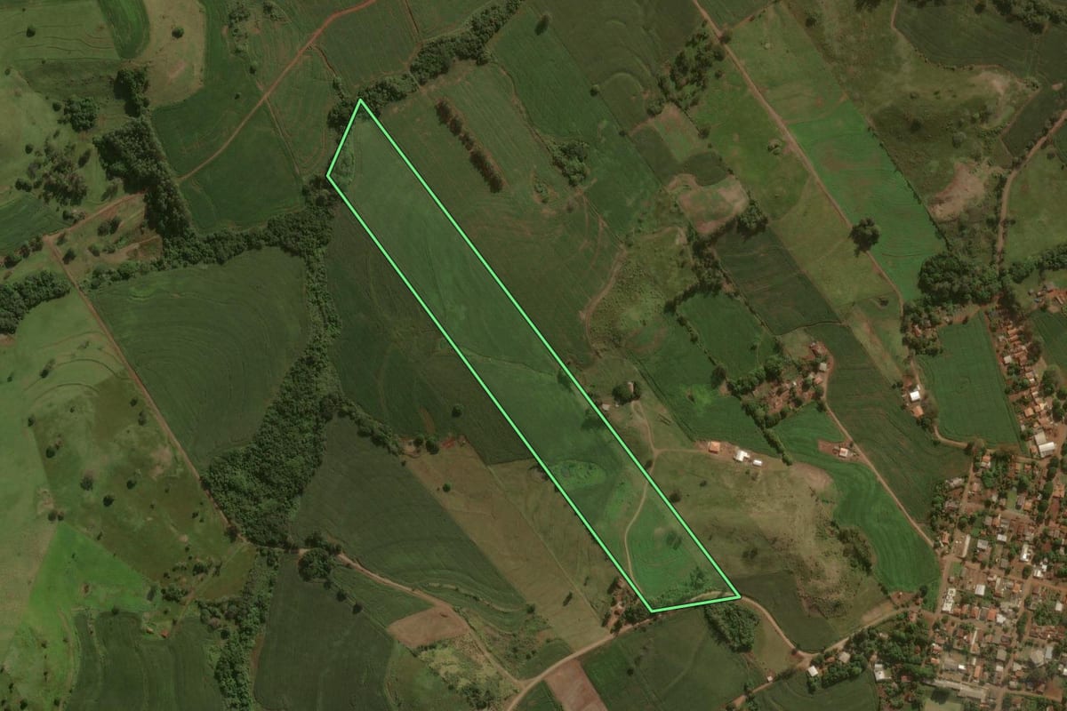 Imagem de satélite do imóvel rural em São João do Ivaí (PR), com o contorno declarado no CAR desenhado por cima.