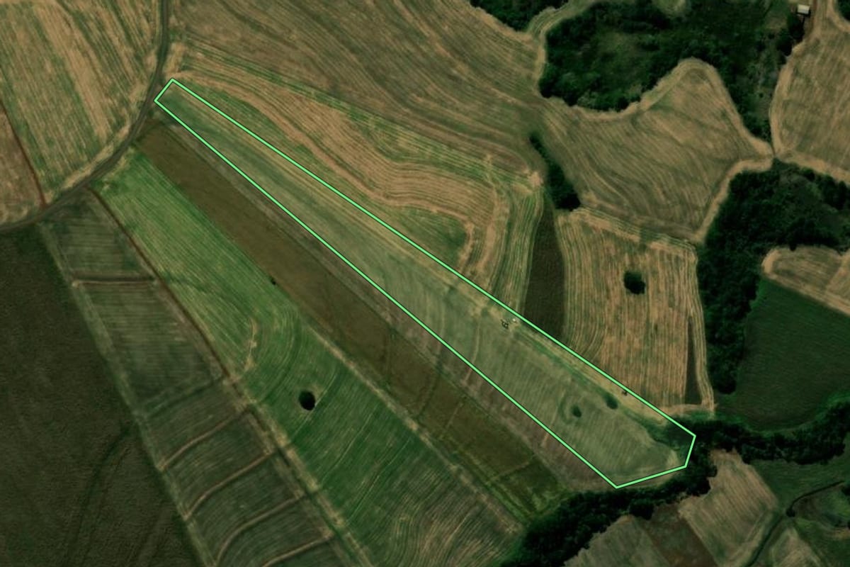 Imagem de satélite do imóvel rural em São João do Ivaí (PR), com o contorno declarado no CAR desenhado por cima.